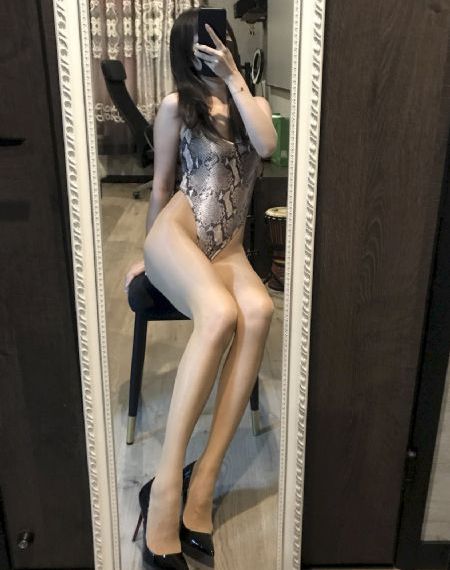 年轻的女邻居