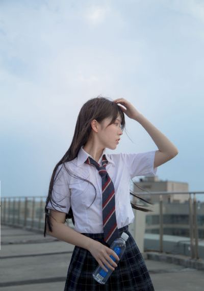 谁先爱上他