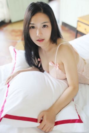 2个吃奶一个添下面视频